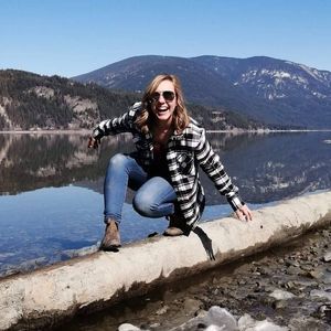 Meet your Posher, Joni